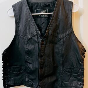 Black Leather Vest with Structured Fit and Classic Design